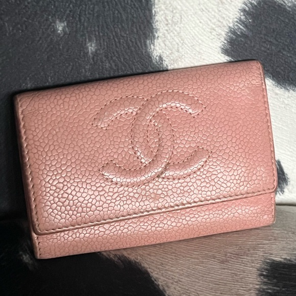 #113 Chanel Pink Pebbled Leather Signature Keyholder Mini Wallet - Picture 1 of 16